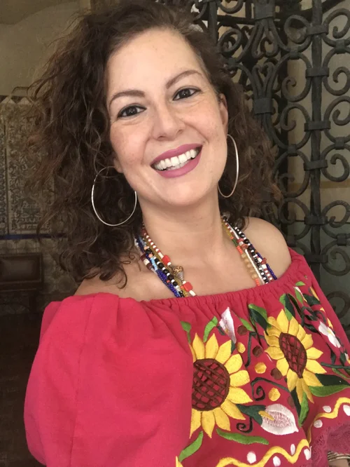 Headshot of Elizabeth Pérez